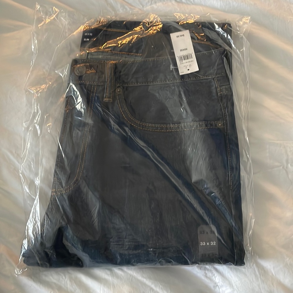 Men’s dark wash, slim fit denim
